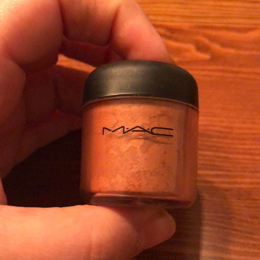 MAC Cosmetics pigment in Off The Radar